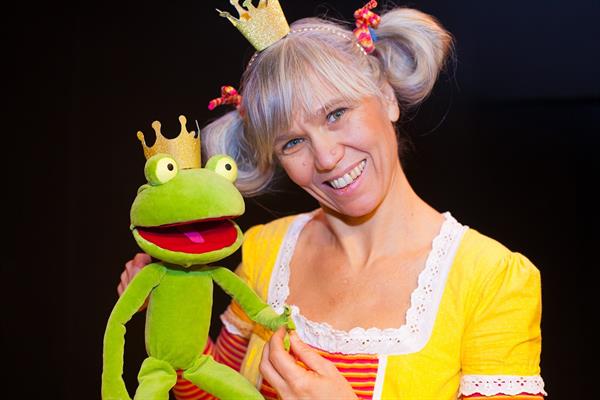 "Die Froschkönigin" am 15.2.2025 im Kindertheater der Stadt Braunau